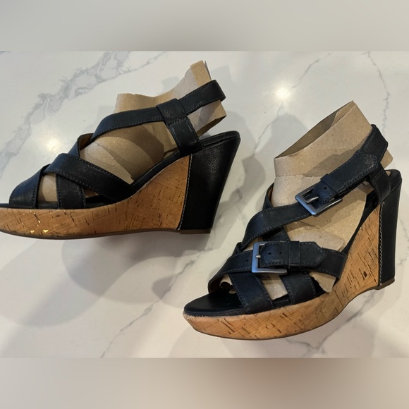 Black leather and cork sole sandals - Picture 7 of 7